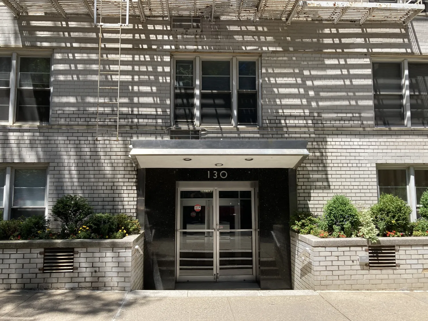 Building Entrance w/Voice and Video Intercom