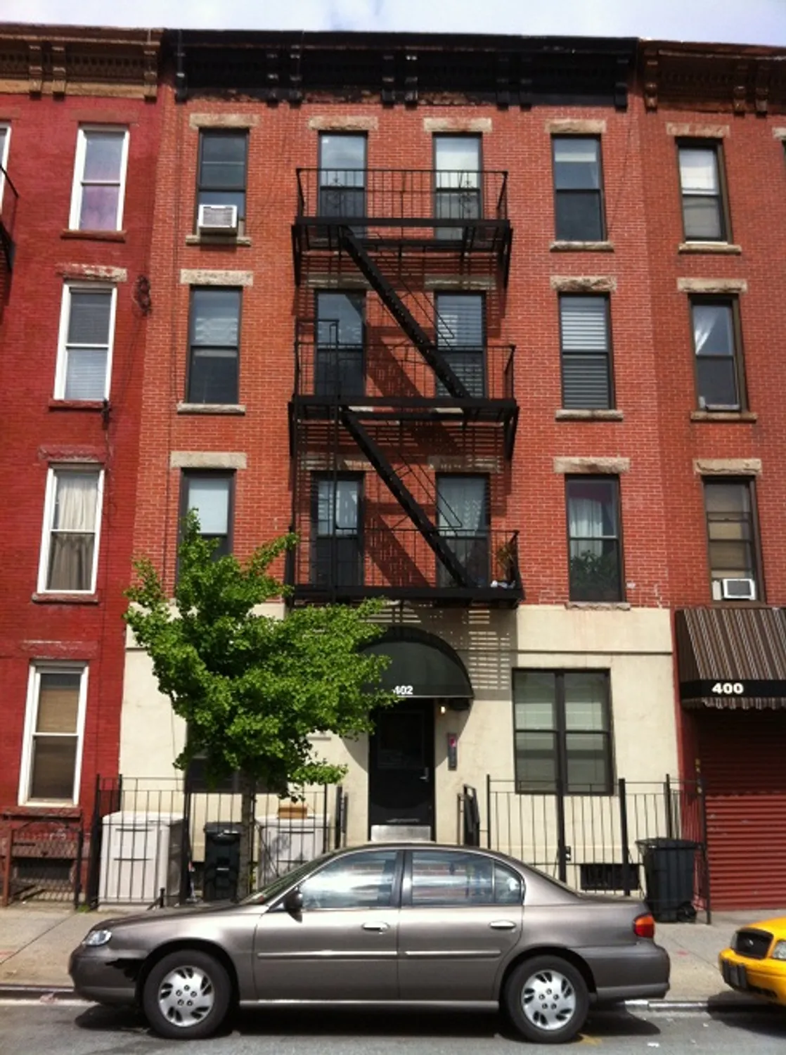 Well-maintained 4-story co-op building