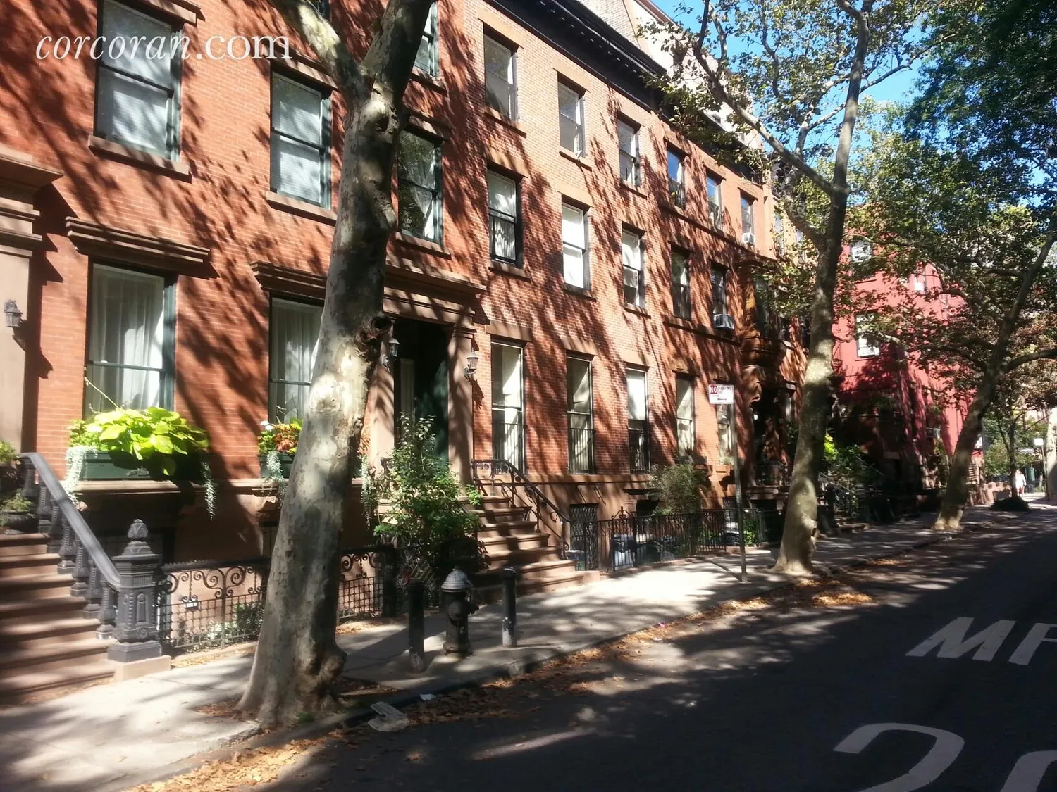 Lovely Townhouse Private Entry Tree-Lined Street