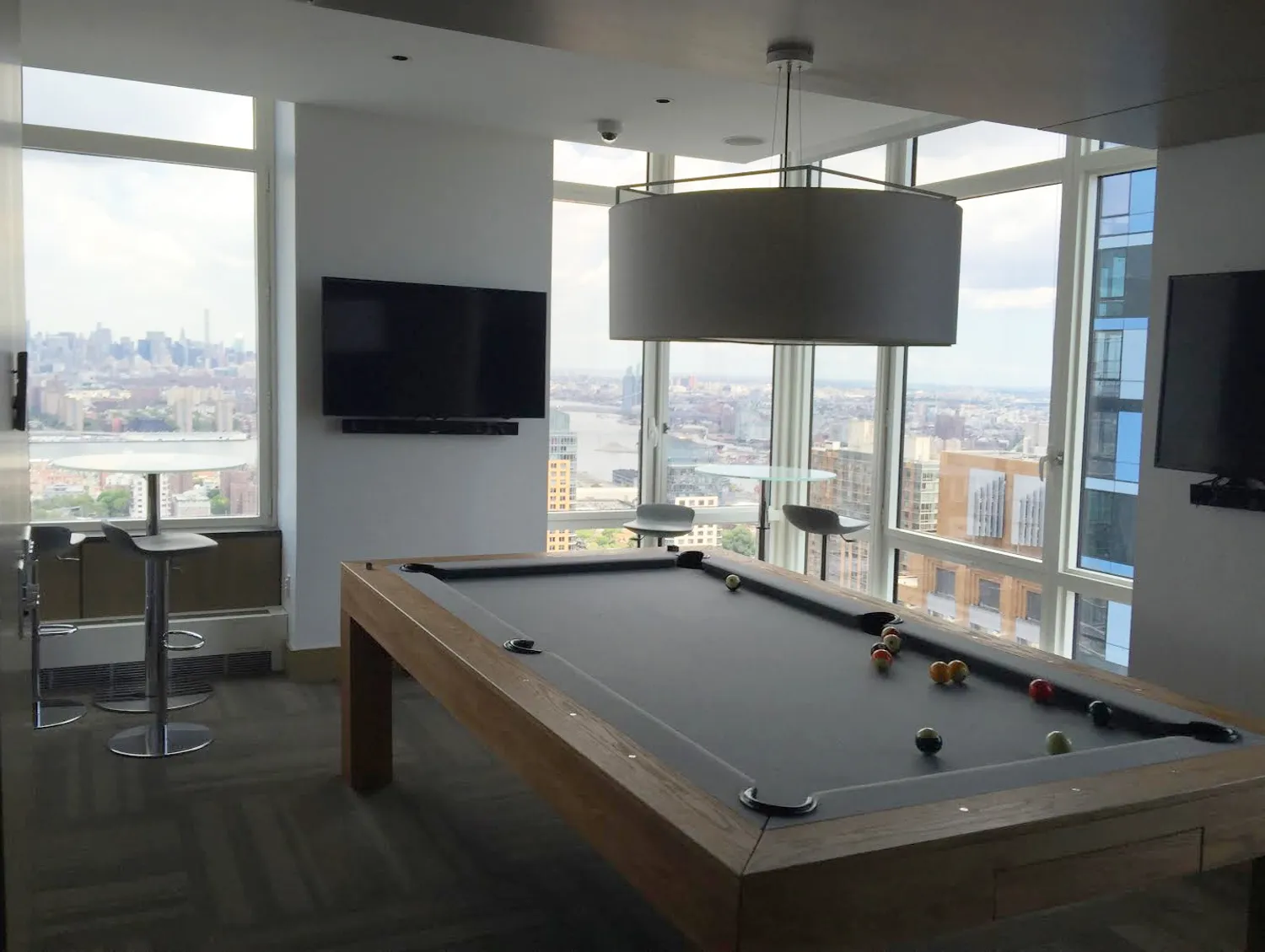 Sky Lounge w/ Pool Table