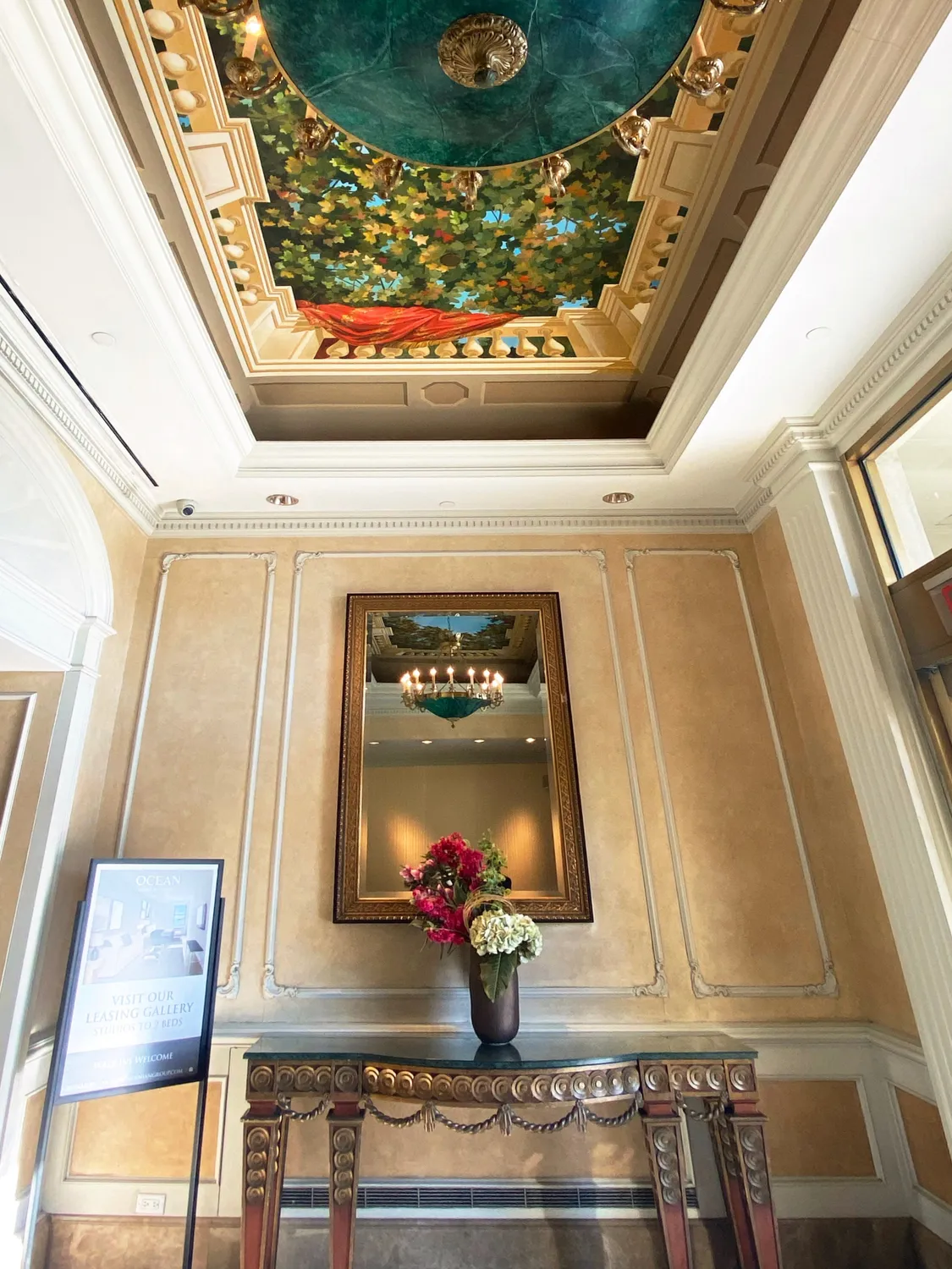 Incredible details of the Lobby