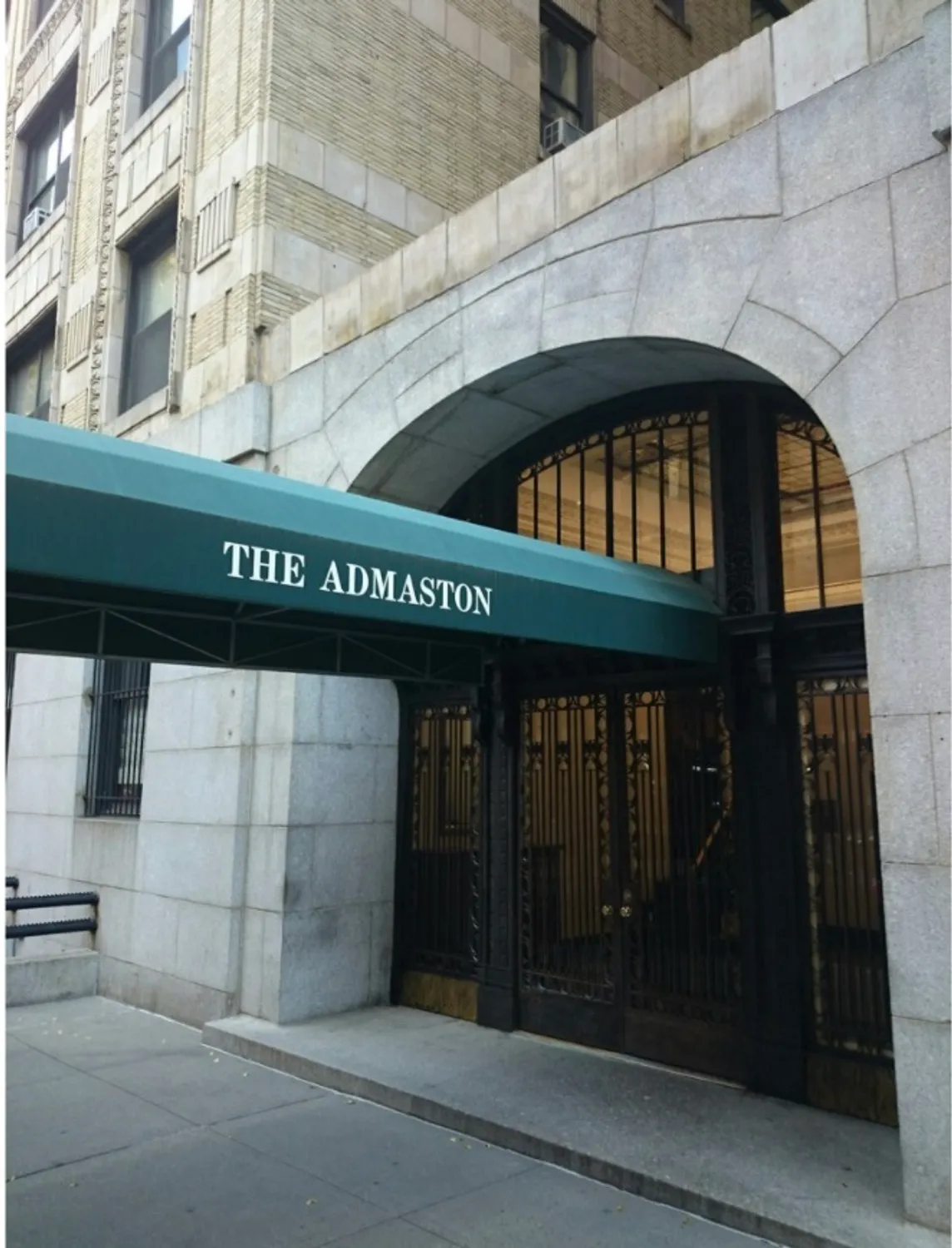べさめむーちょ 様　IN THE AMERICAN WEST NYC: Salmon Tower Building (11 W. 42nd Street) — Cityscape Photo