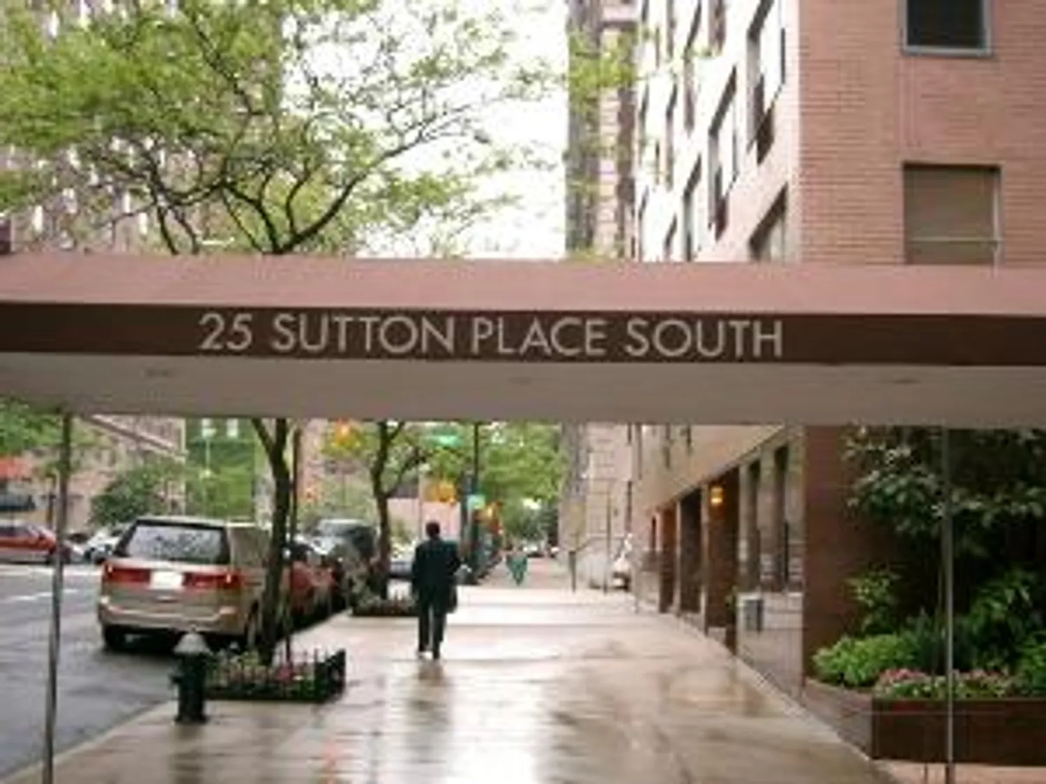 25 Sutton Place South