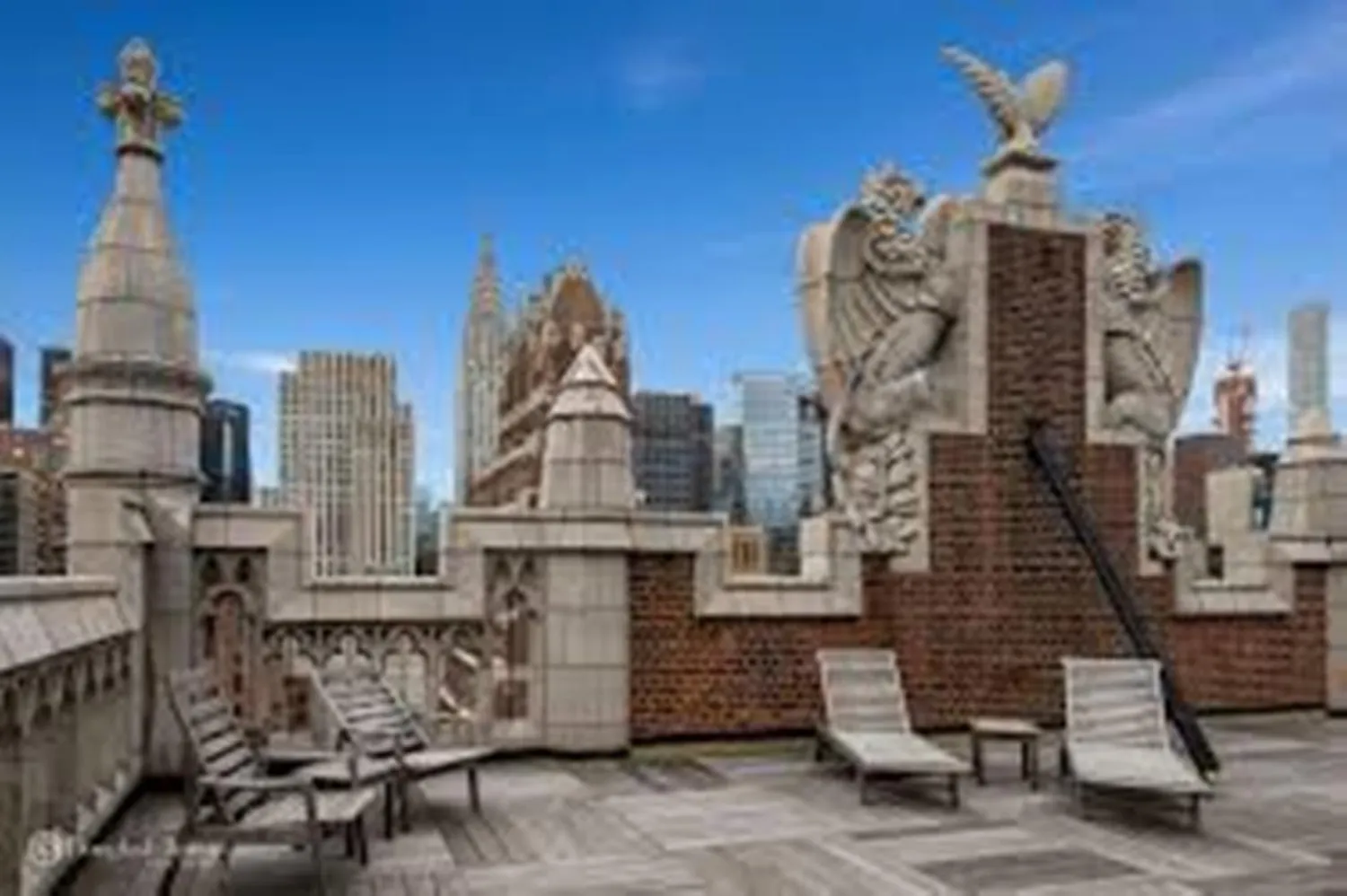 Spectacular Roof Deck Panoramic City, River Views