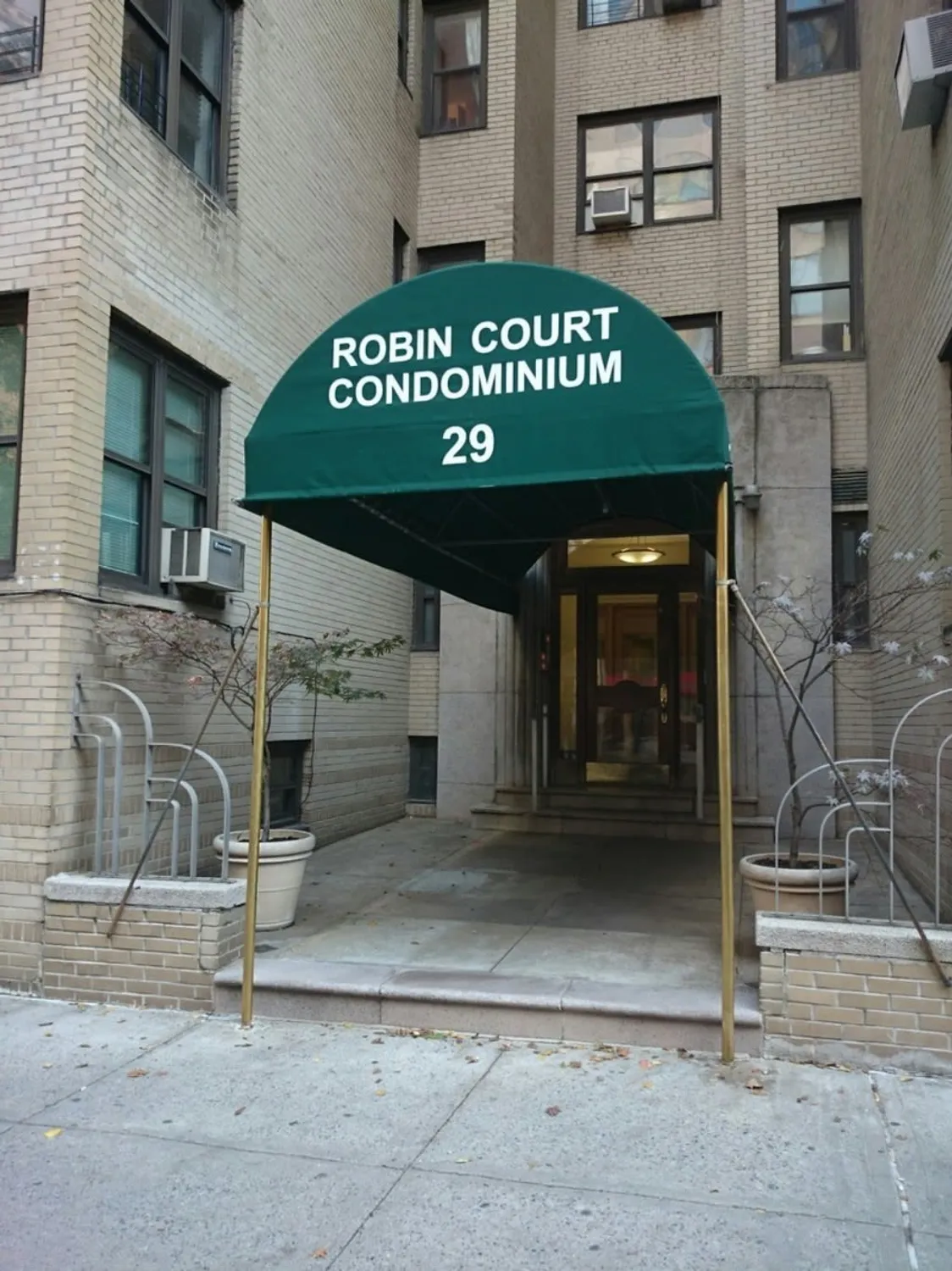 Robin Court Entrance