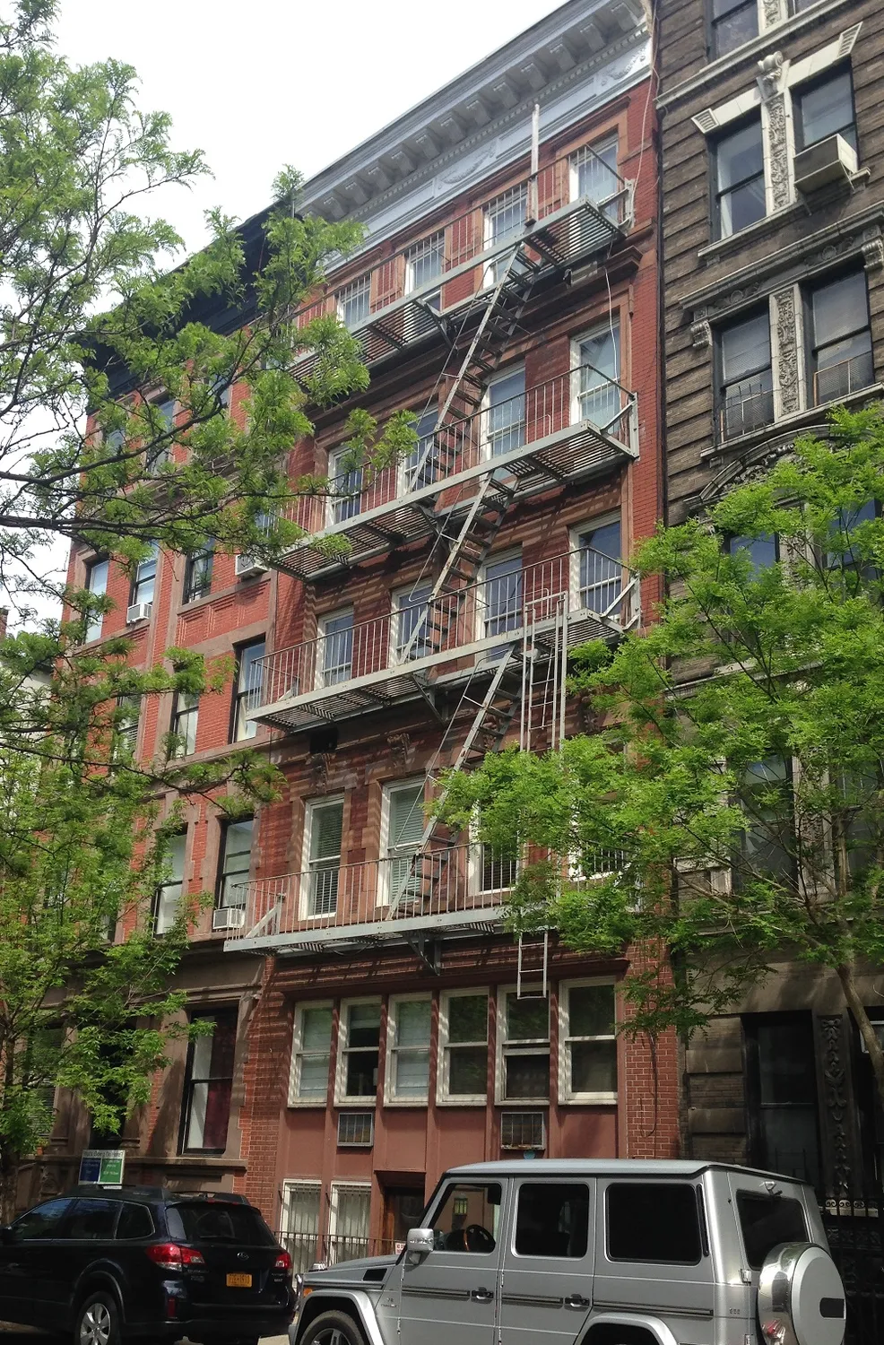 281 W 11th St