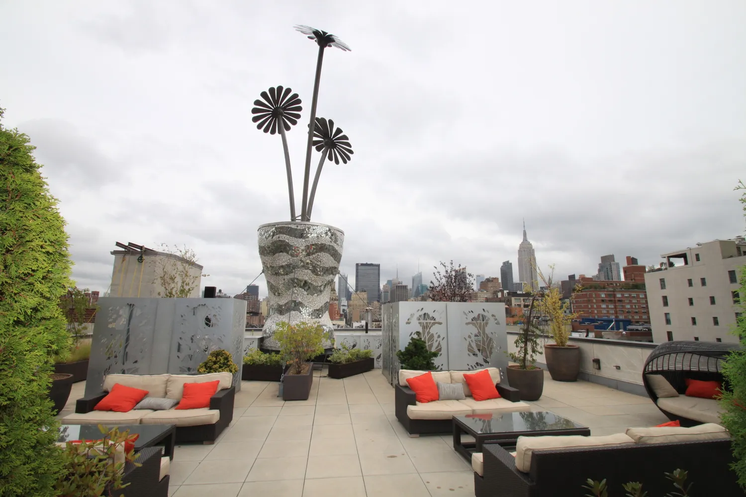 Welcoming roof deck with city views