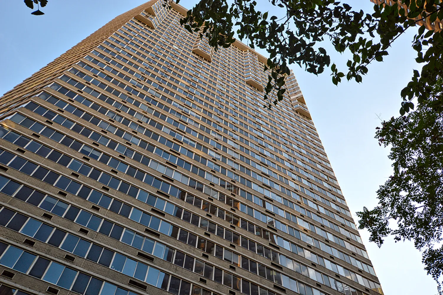 Equity Residential Sells RiverTower at Sutton Place for $390