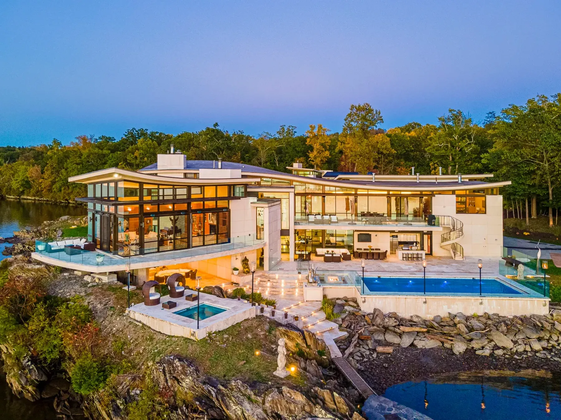 Find Luxury Real Estate in Hyde Park| Corcoran Country Living