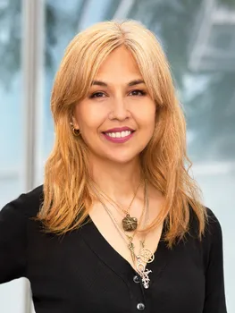 Holly Harnsongkram