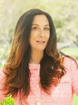 Linda Kouzoujian