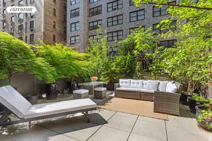 Homes for sale in New York | View 225 East 57th Street, 1Q | 2 Beds, 1 Bath