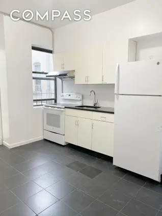 Homes for rent in Manhattan | View 56 Henry Street, 16 | 3 Beds, 1 Bath