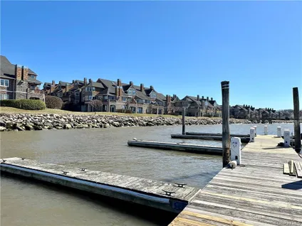 Homes for rent in Cortlandt Manor | View F-13 Half Moon Bay Drive