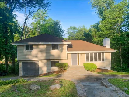 Homes for sale in Briarcliff Manor | View 9 River Parkway | 3 Beds, 2 Baths