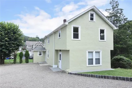 Homes for rent in Greenburgh | View 86 E Sunnyside Lane, 2 | 2 Beds, 1 Bath