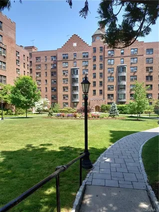 Homes for sale in Eastchester | View 182 Garth Road, 2C | 1 Bed, 1 Bath