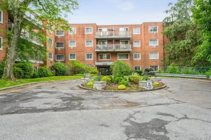 Homes for rent in Greenburgh | View 372 Central Park Avenue, 3N | 1 Bed, 1 Bath