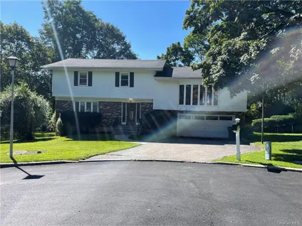 Homes for rent in Greenburgh | View 15 Doris Lane | 4 Beds, 2 Baths