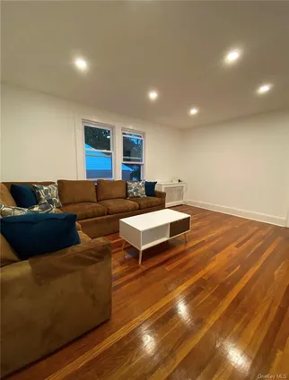 Homes for rent in Yonkers | View 32 Dover Lane, 2 | 2 Beds, 1 Bath