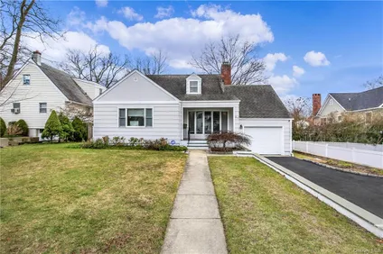 Homes for rent in Rye | View 97 Glen Oaks Drive | 4 Beds, 3 Baths