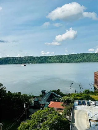 Homes for rent in Yonkers | View 1 Glenwood Avenue, 14A | 14 Beds, 1 Bath