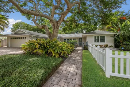 Homes for sale in Sarasota | View 4810 Bay Shore Road | 3 Beds, 2 Baths
