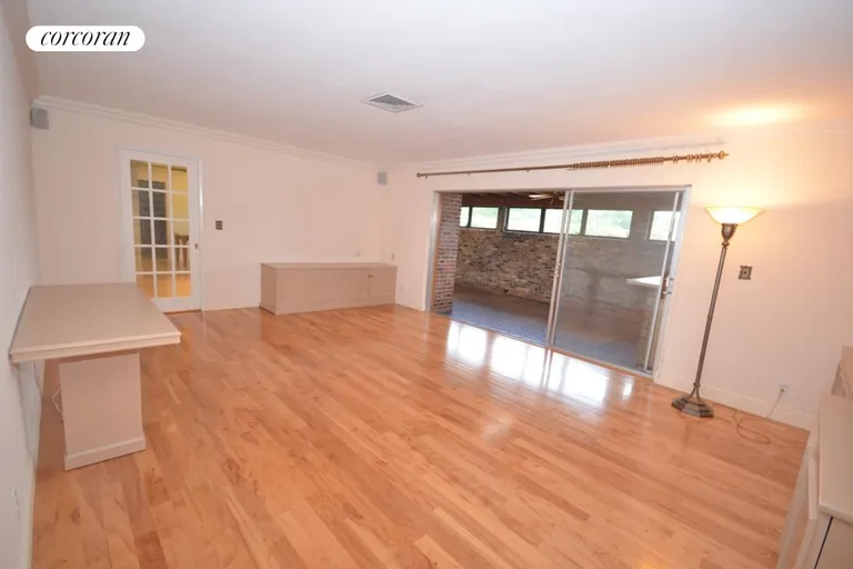 New York City Real Estate | View 115 Russlyn Drive | room 4 | View 5