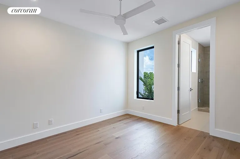 New York City Real Estate | View 850 NE 7th Avenue | room 31 | View 32