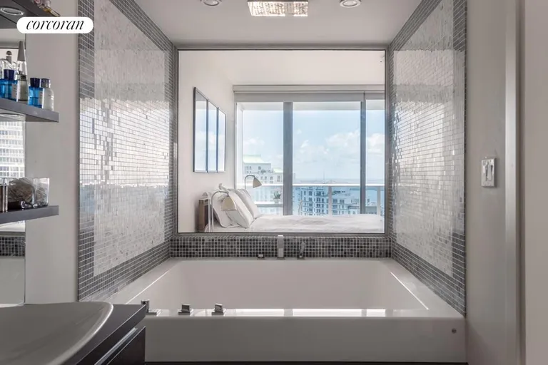 New York City Real Estate | View 200 Biscayne Blvd 4305 | room 1 | View 2