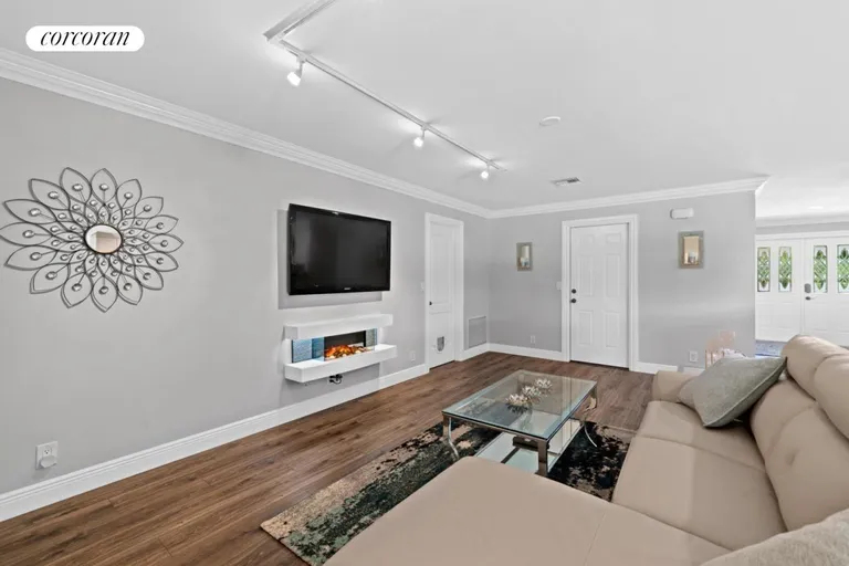 New York City Real Estate | View 4444 Maurice Drive | room 9 | View 10