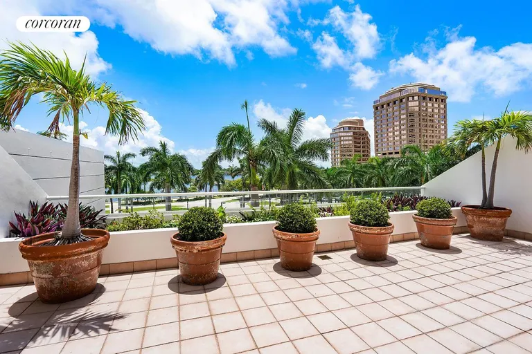 New York City Real Estate | View 529 South Flagler Drive # Th3e | room 12 | View 13