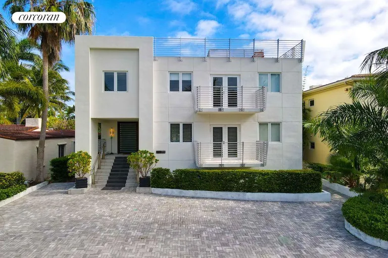 New York City Real Estate | View 215 Palm Ave | 4 Beds, 4.1 Baths | View 1