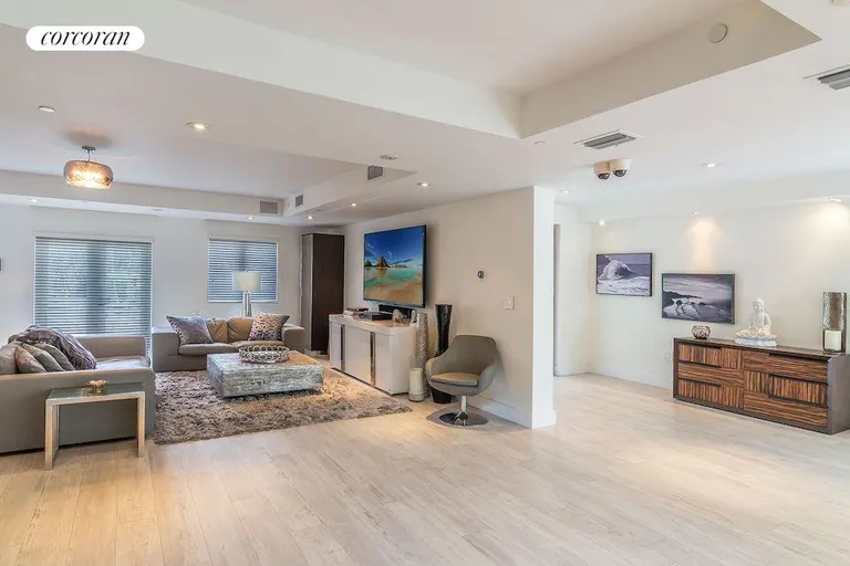 New York City Real Estate | View 215 Palm Ave | room 4 | View 5