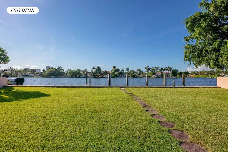 New York City Real Estate | View 1011 N SOUTHLAKE DR | Water View | View 17