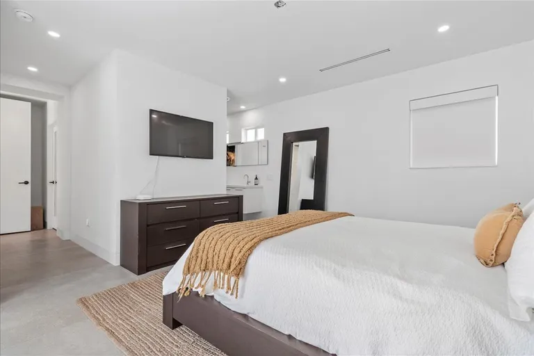 New York City Real Estate | View  | room 21 | View 22