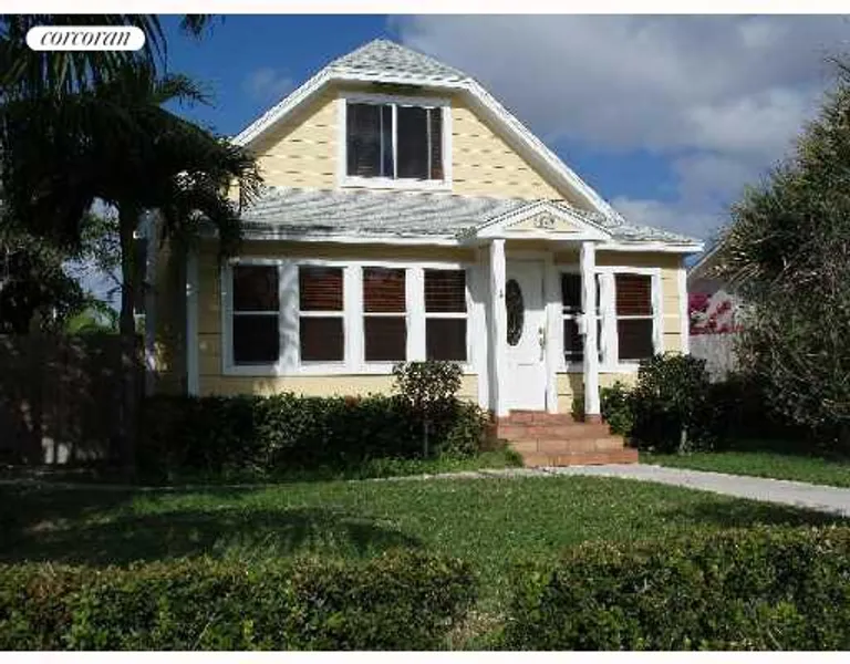 New York City Real Estate | View 809 North Palmway | 3 Beds, 2 Baths | View 1