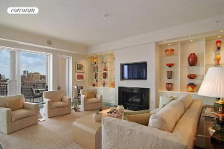 New York City Real Estate | View 622 North Flagler Drive, #1004 | room 3 | View 4