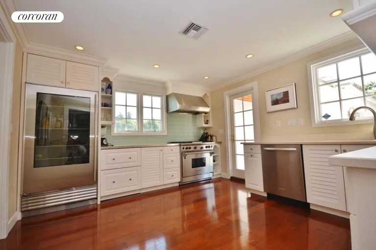 New York City Real Estate | View 322 Colonial Road | room 3 | View 4