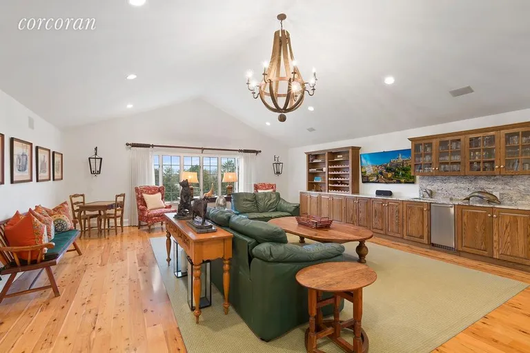 New York City Real Estate | View 71 Bayfield Lane | Great Room with Bar | View 7