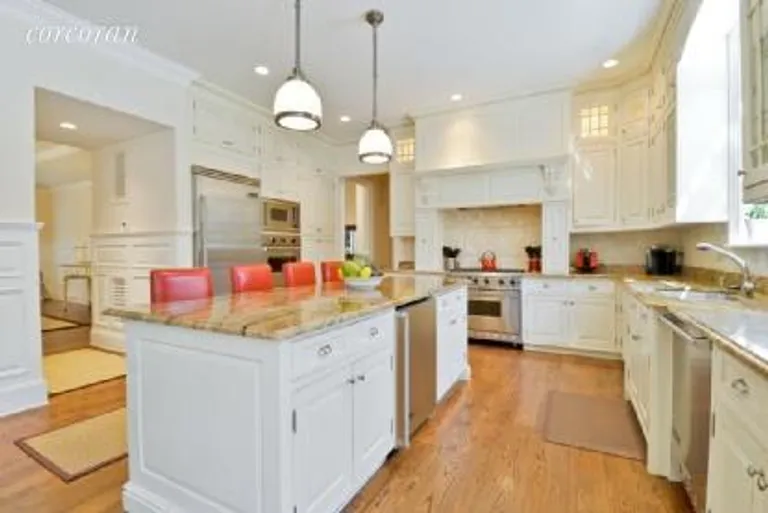 New York City Real Estate | View 31 Redcoats Lane | Eat In Kitchen | View 3