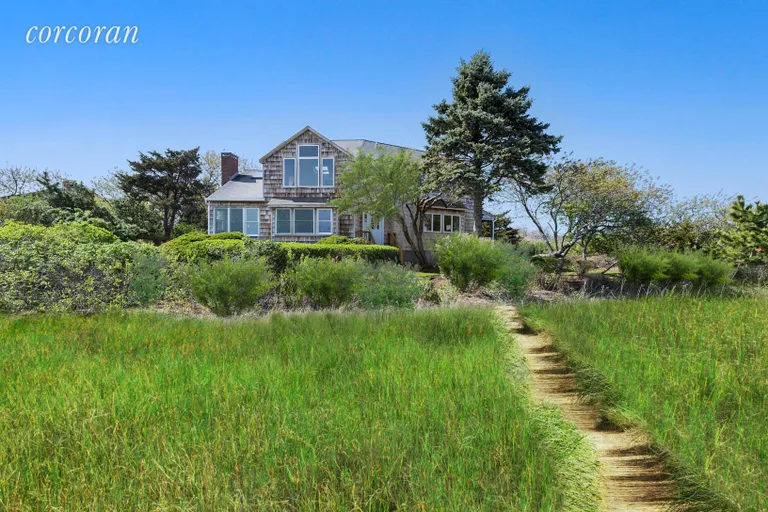 New York City Real Estate | View 130 Little Neck Rd | 3 Beds, 2 Baths | View 1
