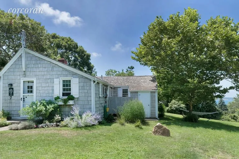 New York City Real Estate | View 7 Upper Firestone Road | Montauk cottage | View 12