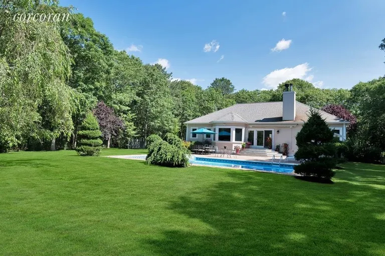New York City Real Estate | View 33 North Quarter Road | Expansive yard | View 20