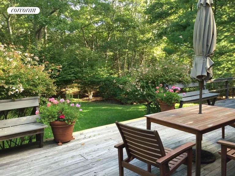 New York City Real Estate | View 21 Wooded Oak Lane | room 2 | View 3
