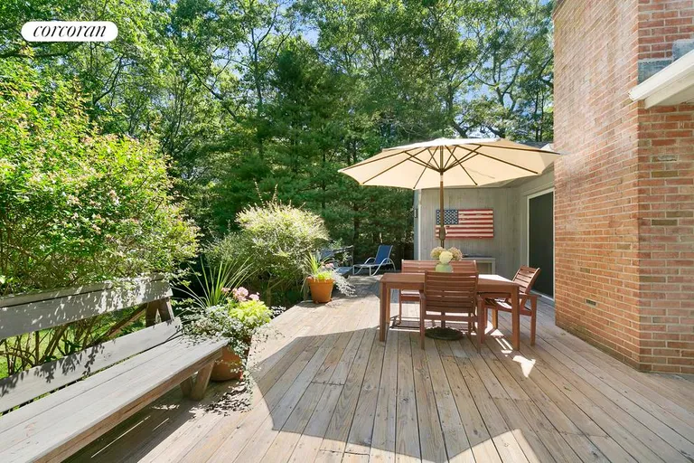New York City Real Estate | View 21 Wooded Oak Lane | room 12 | View 13