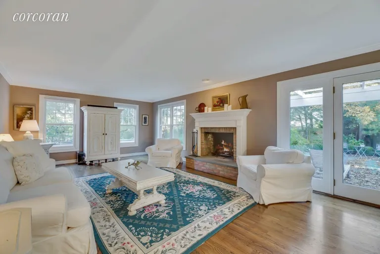 New York City Real Estate | View 24 Hands Creek Rd | WELCOMING AND SPACIOUS LIVING ROOM - ACTUAL | View 3