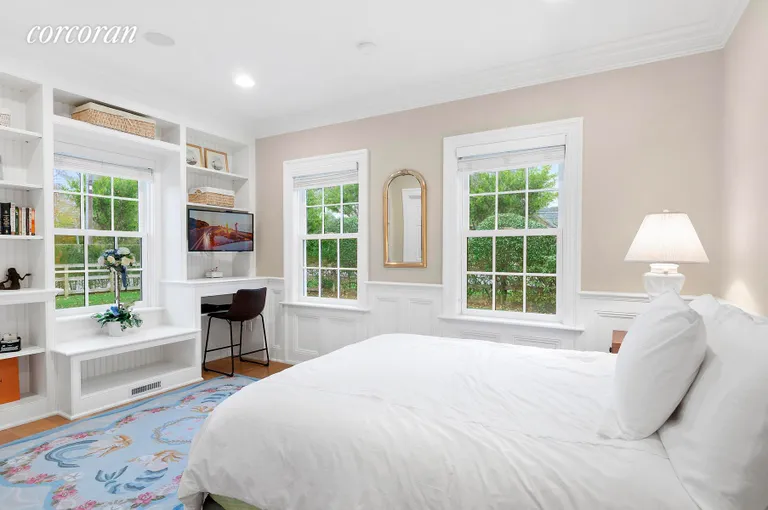 New York City Real Estate | View 175 Newtown Lane | room 9 | View 10