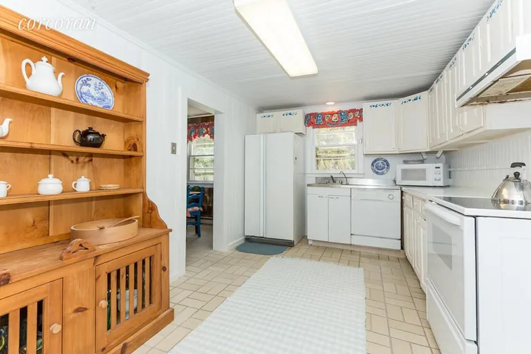 New York City Real Estate | View Westhampton | Eat-In Kitchen | View 7