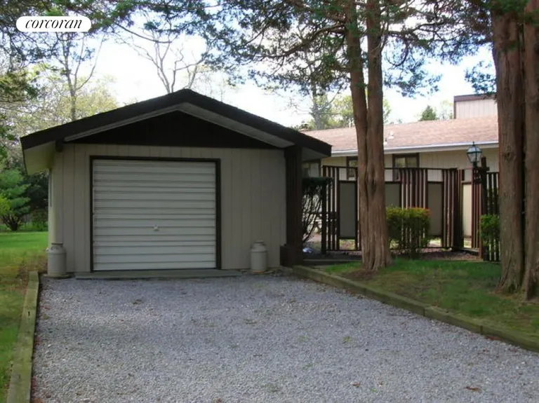 New York City Real Estate | View 43 Kings Point Road | Separate Garage | View 8